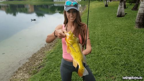 003HOT GIRLS who Love FISHING TOO MUCH-min