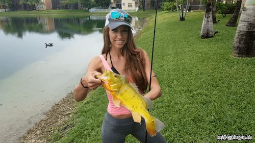 004HOT GIRLS who Love FISHING TOO MUCH-min