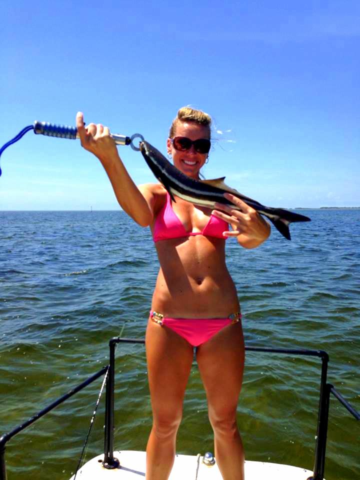 девушка на рыбалке