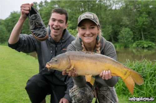 FLY FISHING FOR CARP ~ with Carl & Alex Fishing-min